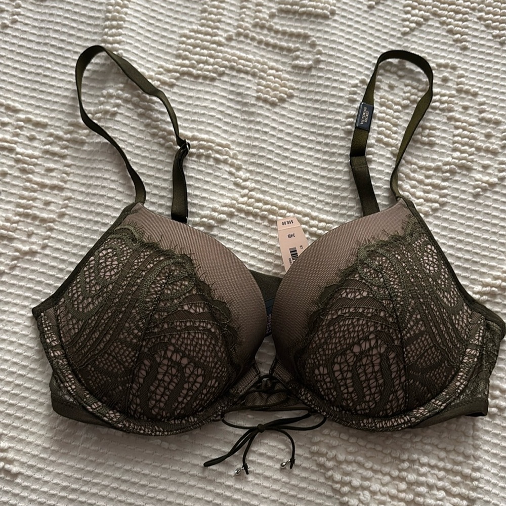 Victoria Secret very sexy push up bra size 34b